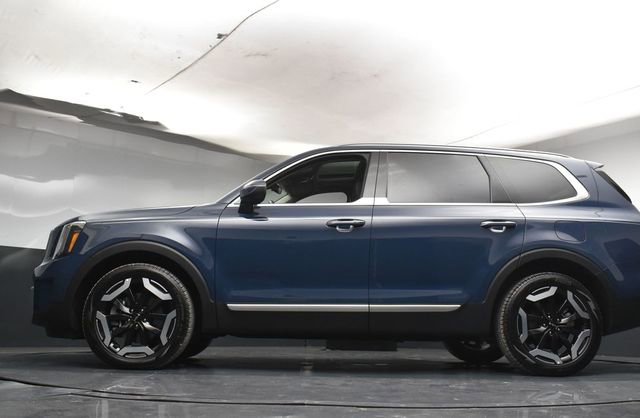 Certified 2025 Kia Telluride S image 37
