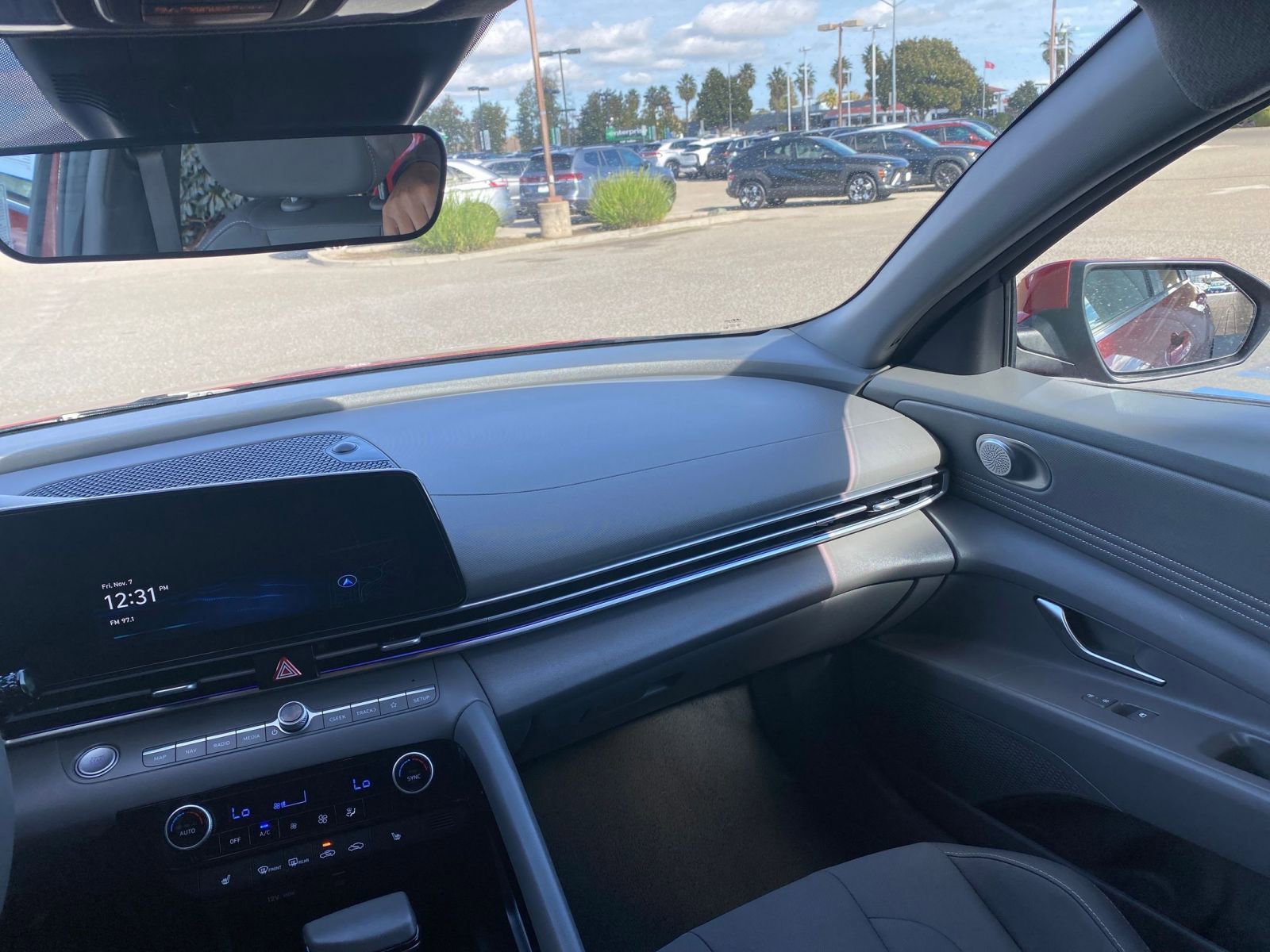 Used 2025 Hyundai Elantra SEL image 35