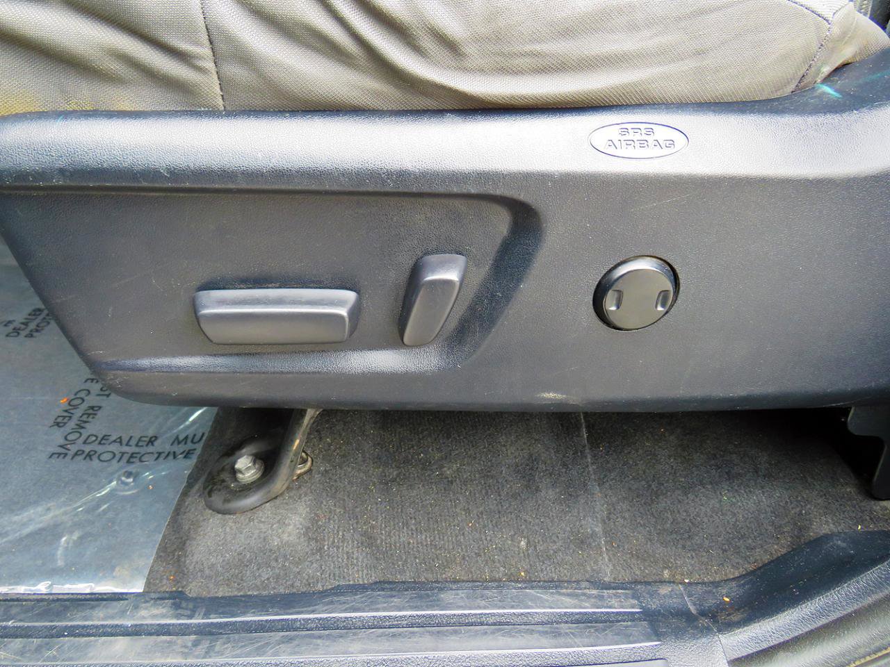 Used 2015 Toyota Tundra SR5 w/ SR5 Upgrade Package AWD/4WD image 29