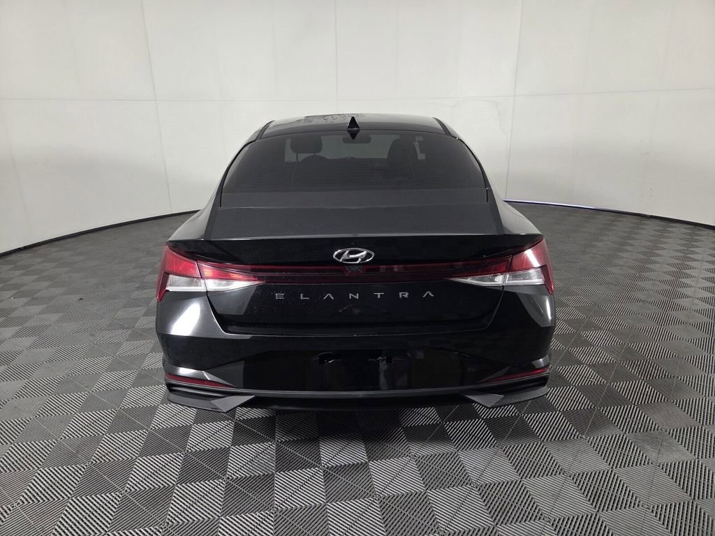 Used 2021 Hyundai Elantra SE image 7