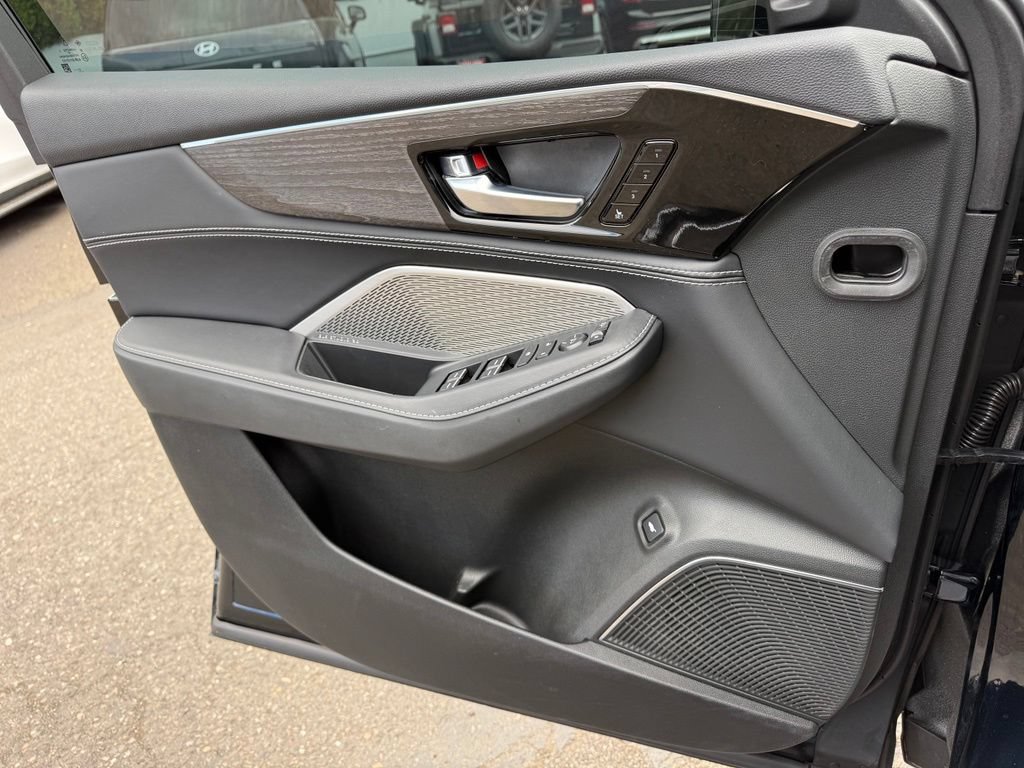 Used 2023 Acura MDX SH-AWD w/ Advance Package image 25