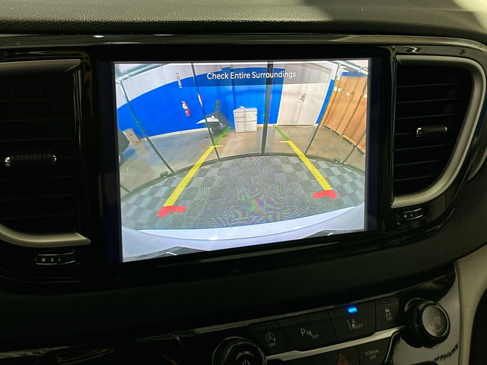 Used 2024 Chrysler Pacifica Touring-L image 23