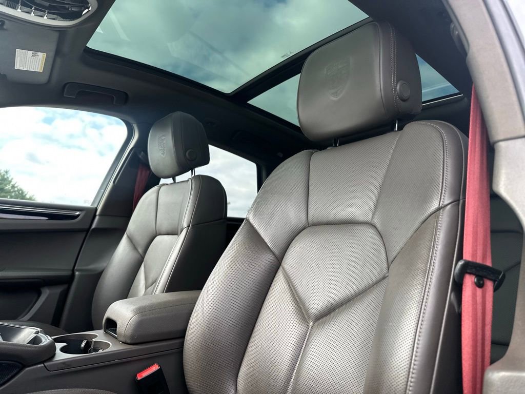 Used 2023 Porsche Macan AWD/4WD image 15