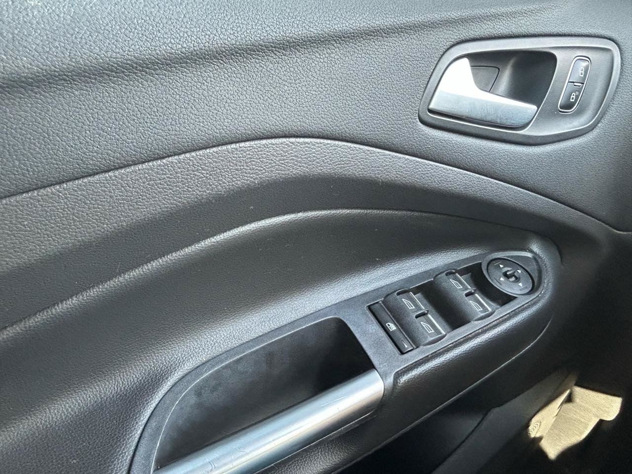 Used 2017 Ford Escape SE w/ Equipment Group 201A FWD image 27