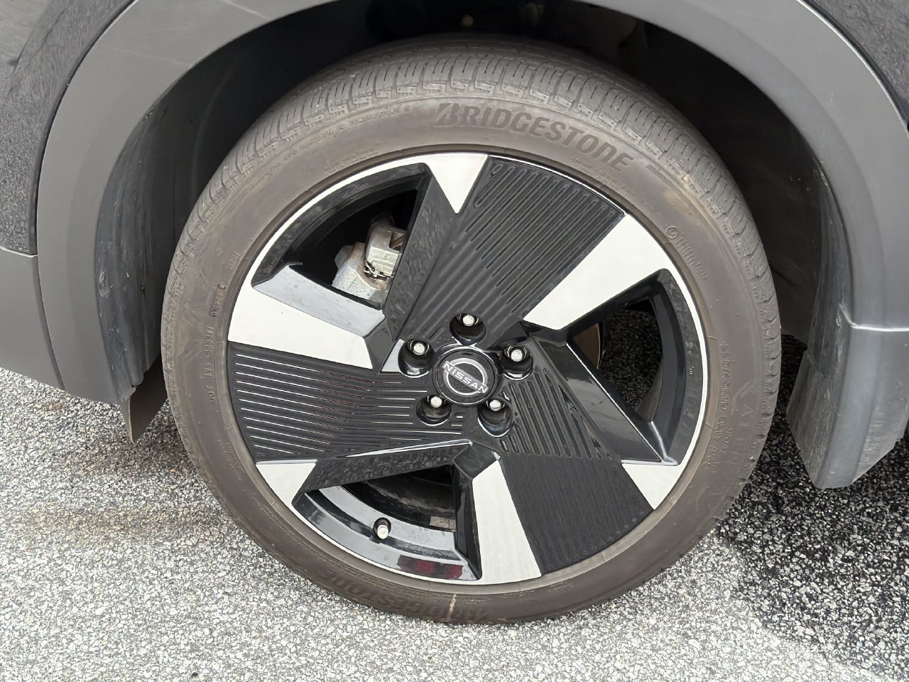 Certified 2025 Nissan Kicks SR FWD image 32