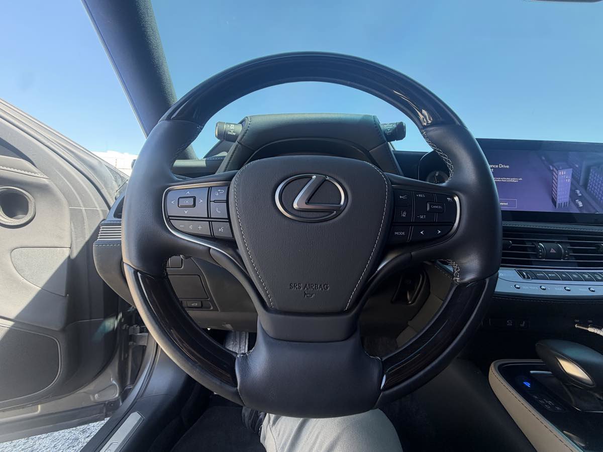 Used 2023 Lexus LS 500 AWD w/ Executive Package image 10