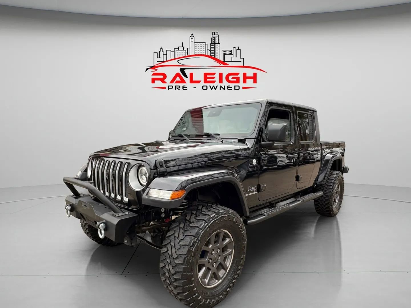 Used 2020 Jeep Gladiator Overland image 2
