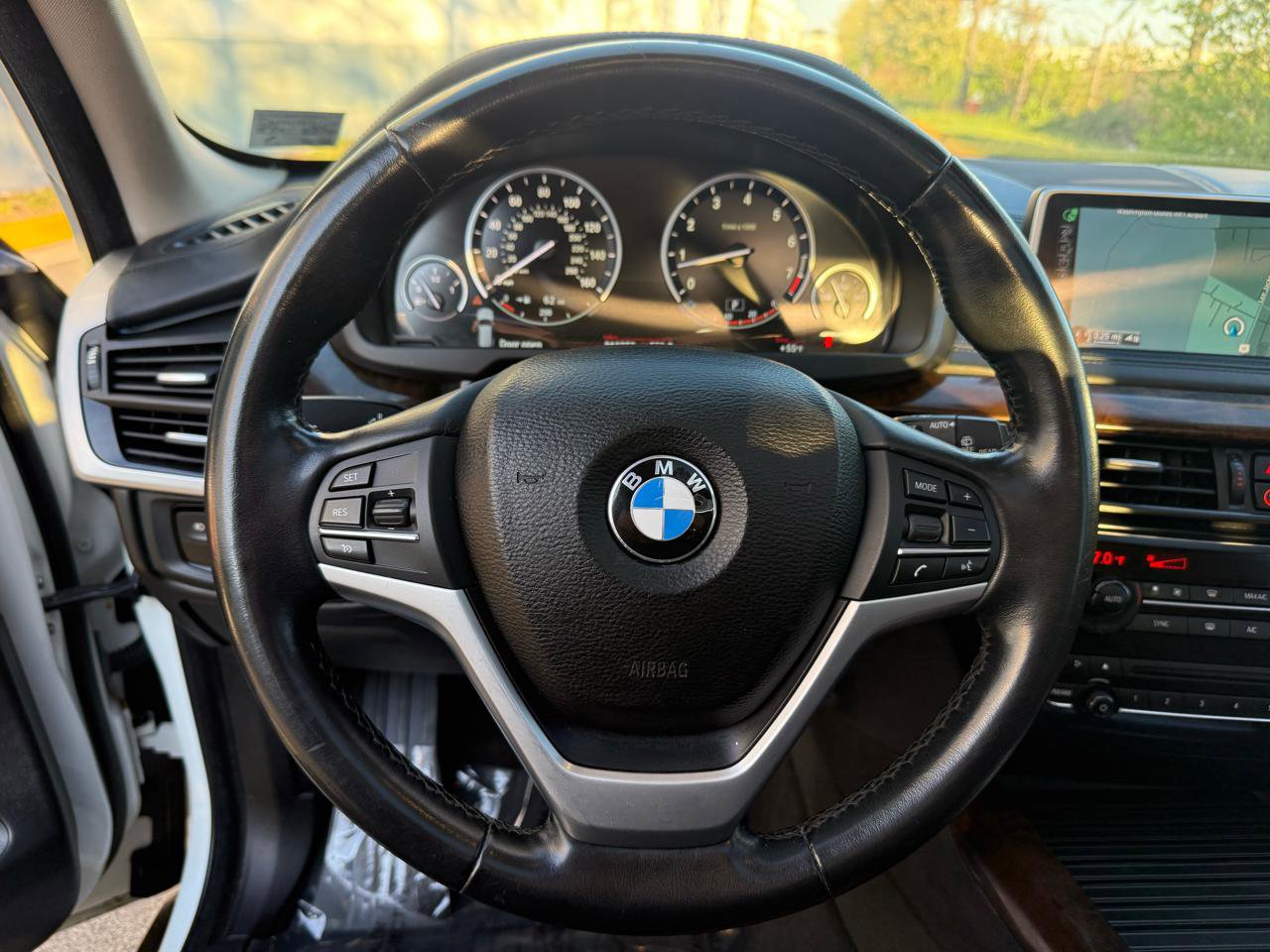 Used 2015 BMW X5 xDrive50i AWD/4WD image 37