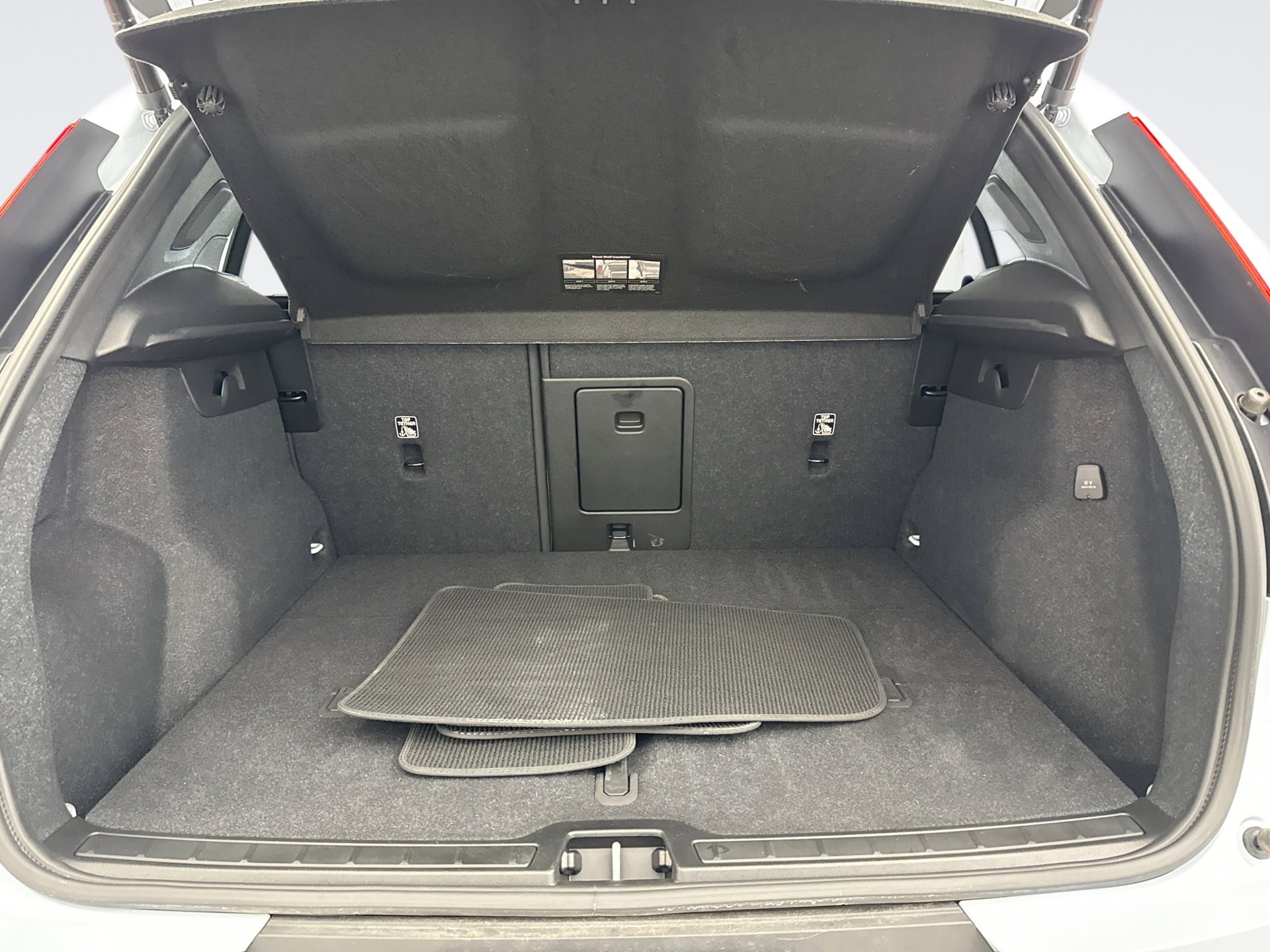 Used 2024 Volvo XC40 B5 Ultimate image 19