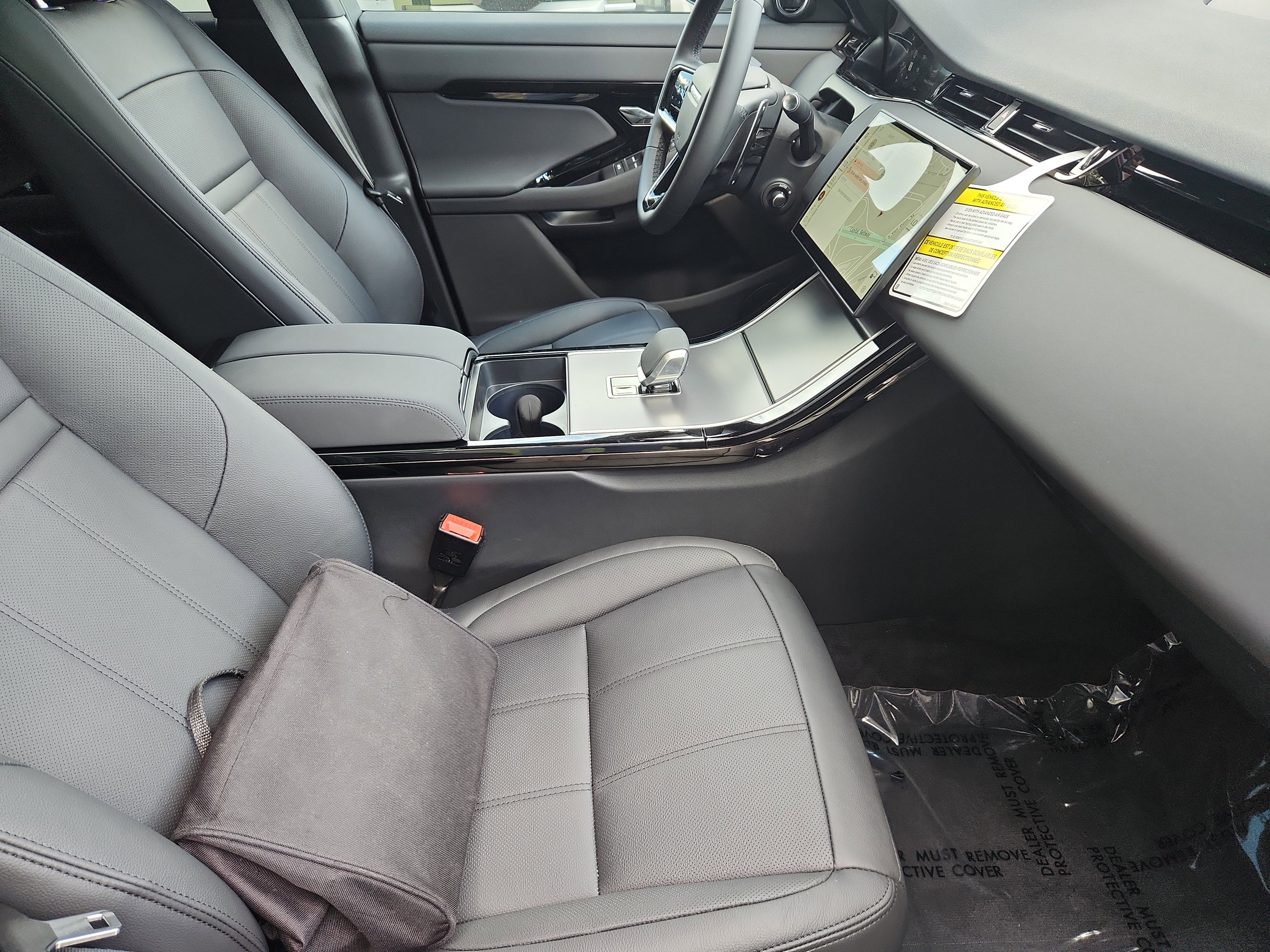 Used 2026 Land Rover Range Rover Evoque S image 3