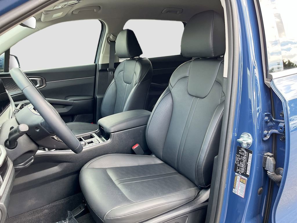 Certified 2025 Kia Sorento S image 14