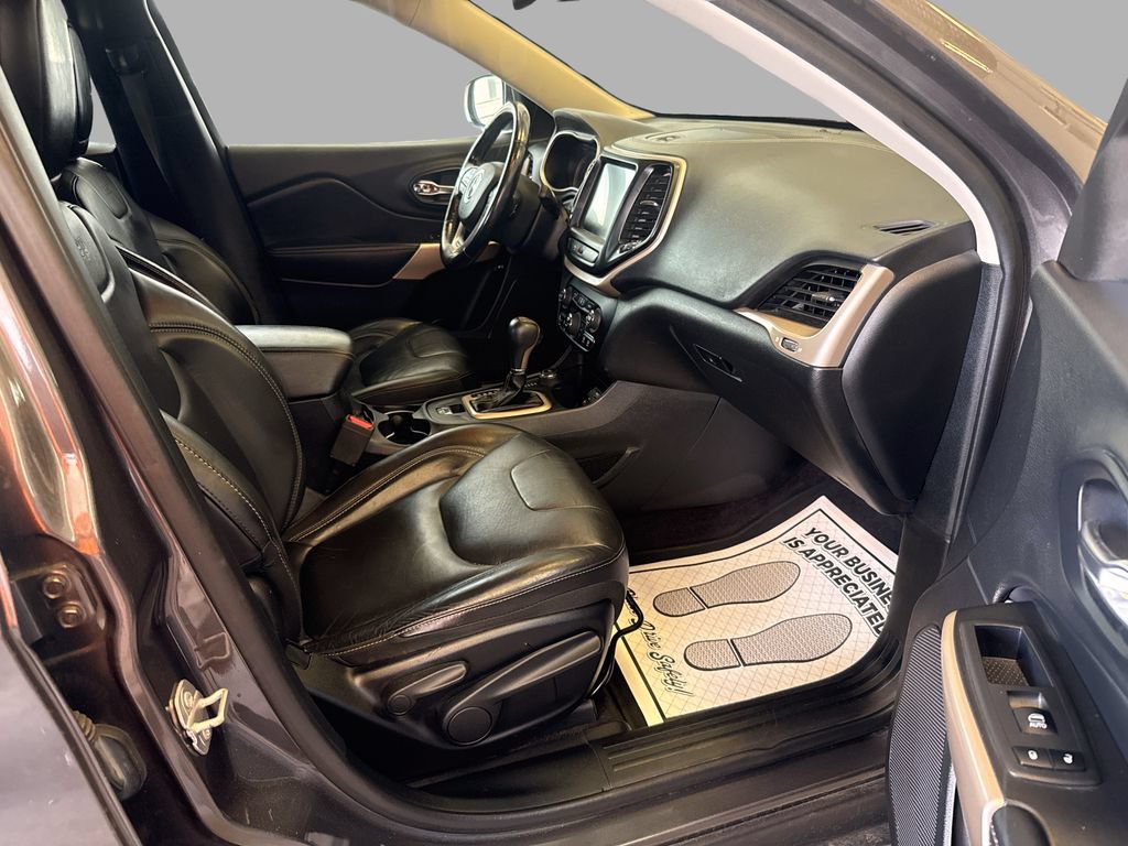 Used 2018 Jeep Cherokee Limited AWD/4WD image 13