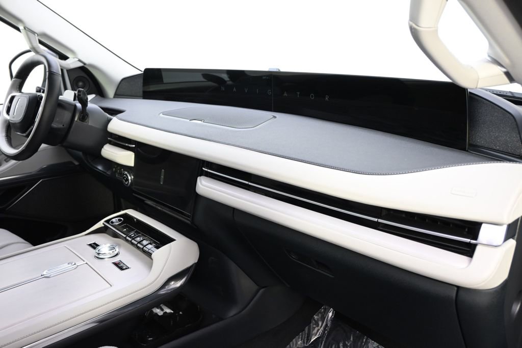 New 2026 Lincoln Navigator Reserve w/ Jet Appearance Package AWD/4WD image 15