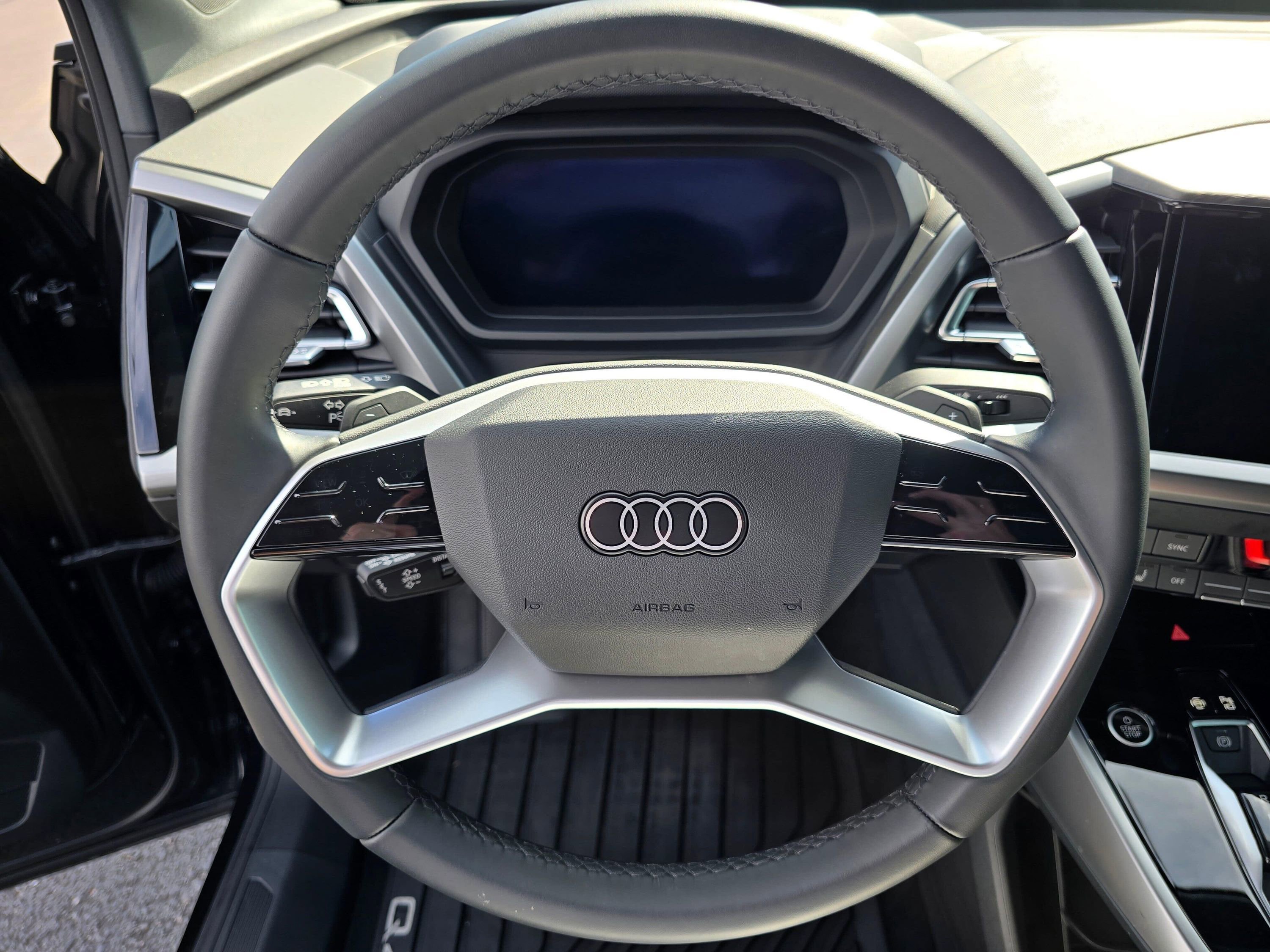 Used 2025 Audi Q4 e-tron Premium w/ Convenience Package AWD/4WD image 13