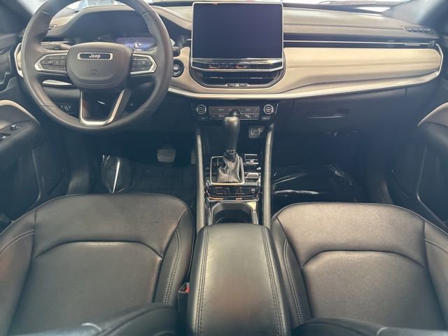 Used 2025 Jeep Compass Limited image 29
