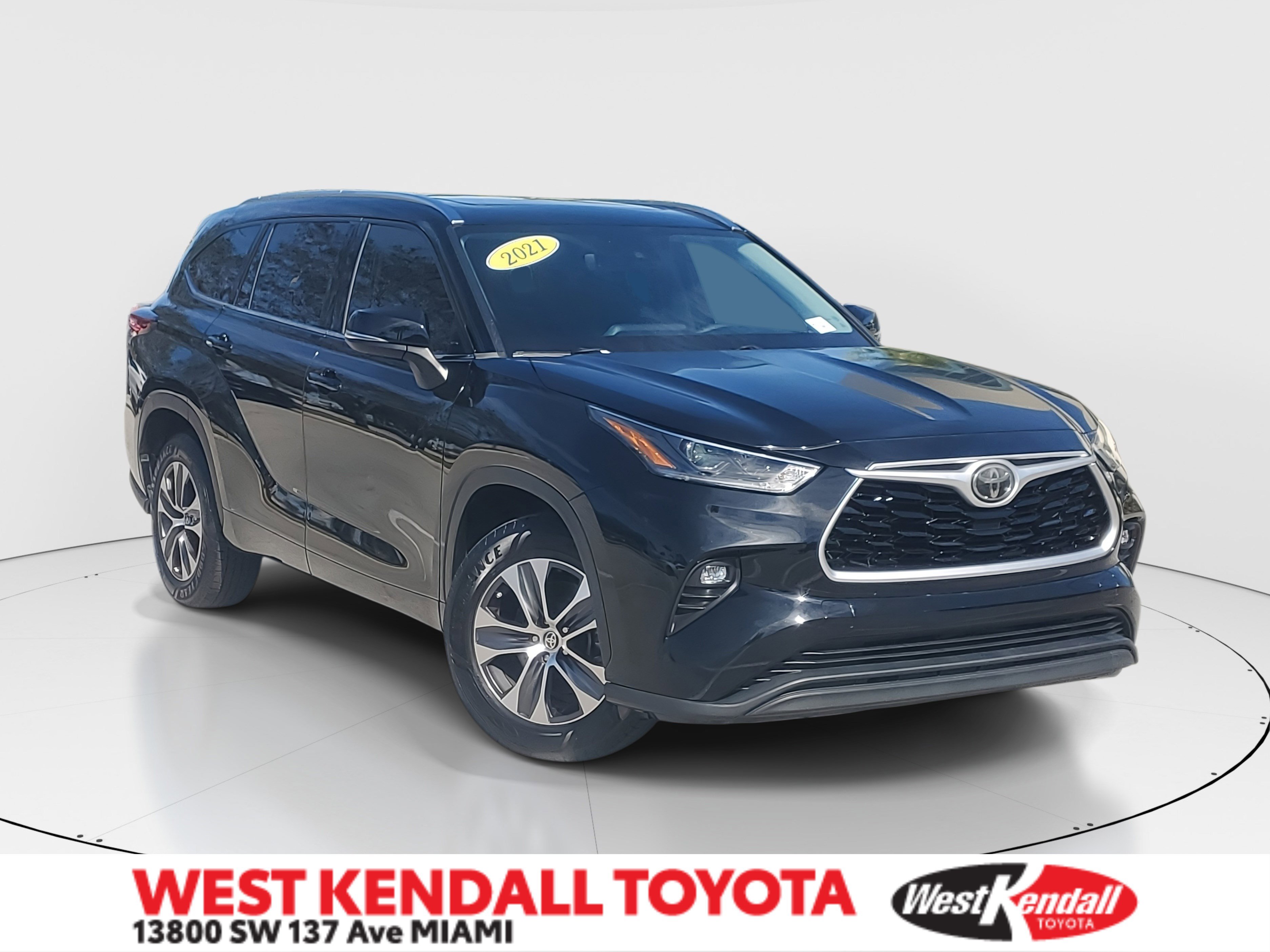Used 2021 Toyota Highlander XLE image 1