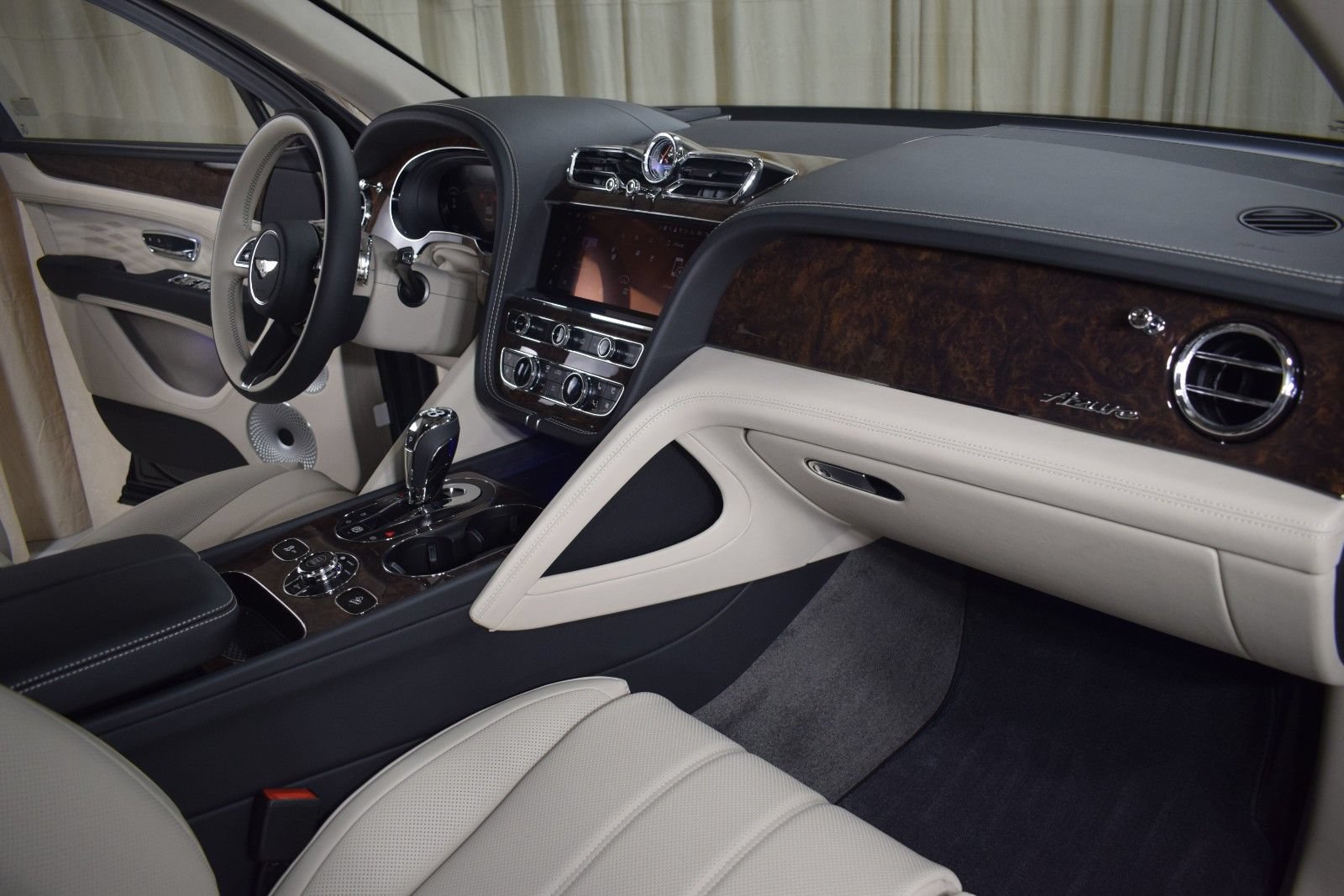 New 2025 Bentley Bentayga AWD/4WD image 26