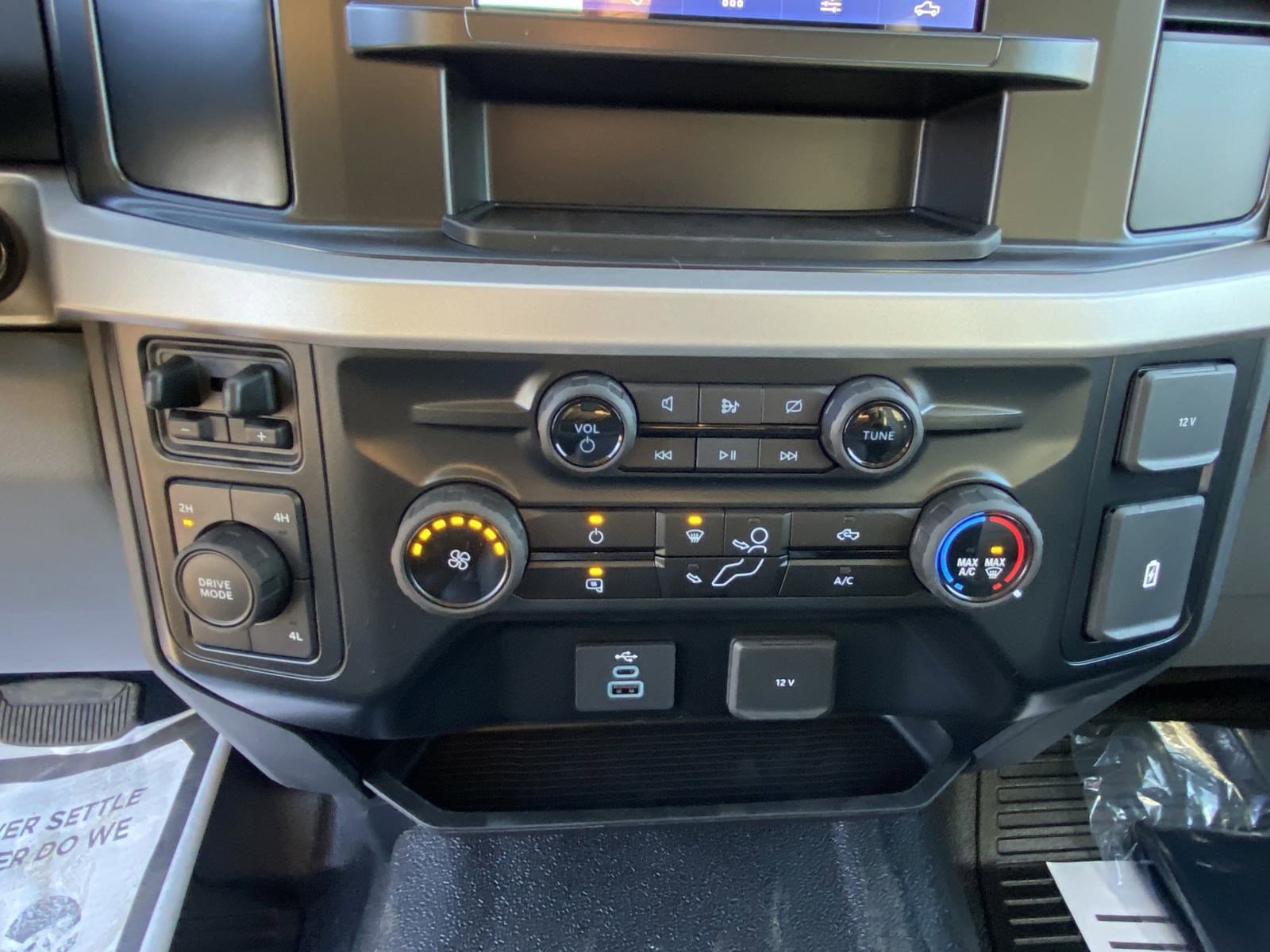 New 2024 Ford F550 4x4 Regular Cab Super Duty image 18