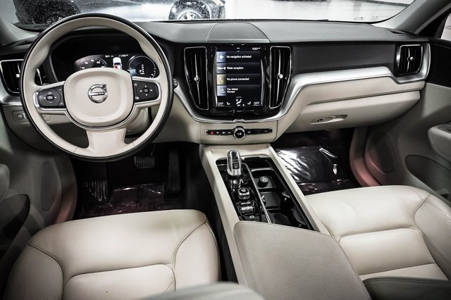 Used 2019 Volvo XC60 T8 Momentum image 17