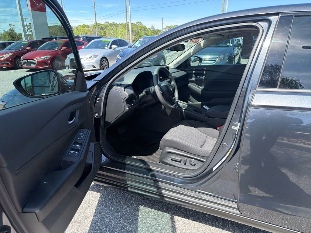 Used 2025 Honda Accord SE image 11