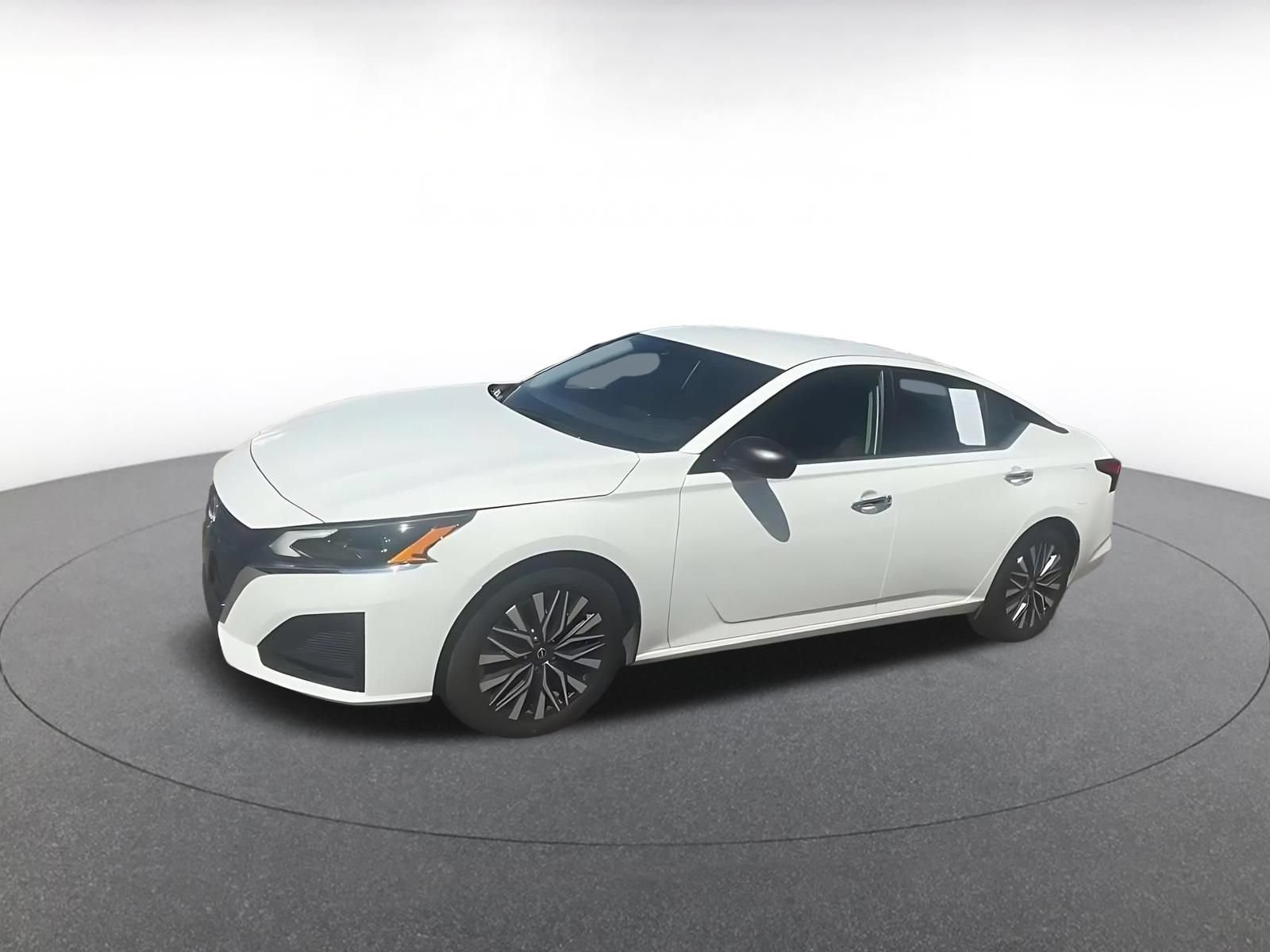 Used 2025 Nissan Altima 2.5 SV FWD image 8