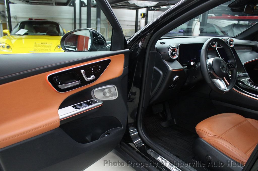Used 2025 Mercedes-Benz GLC 300 4MATIC image 8