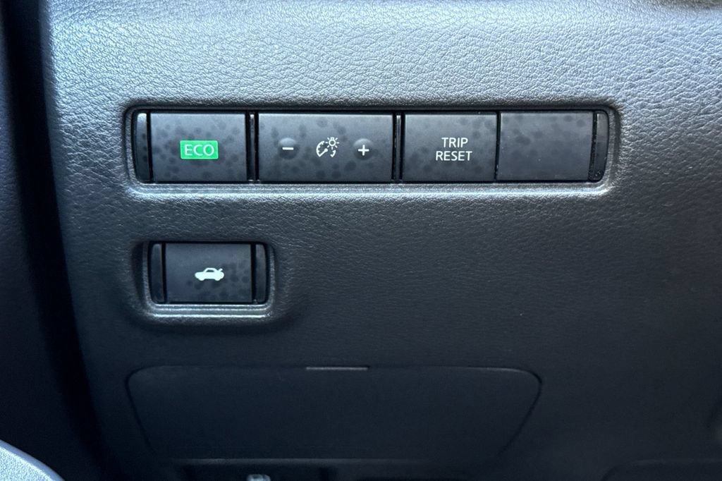 Used 2024 Nissan Sentra SV FWD image 28