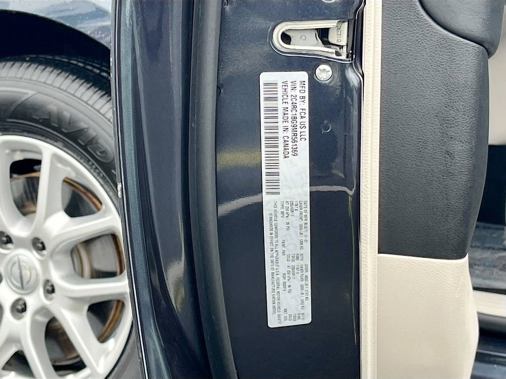 Certified 2021 Chrysler Pacifica Touring-L w/ Uconnect Theater Family Group image 32