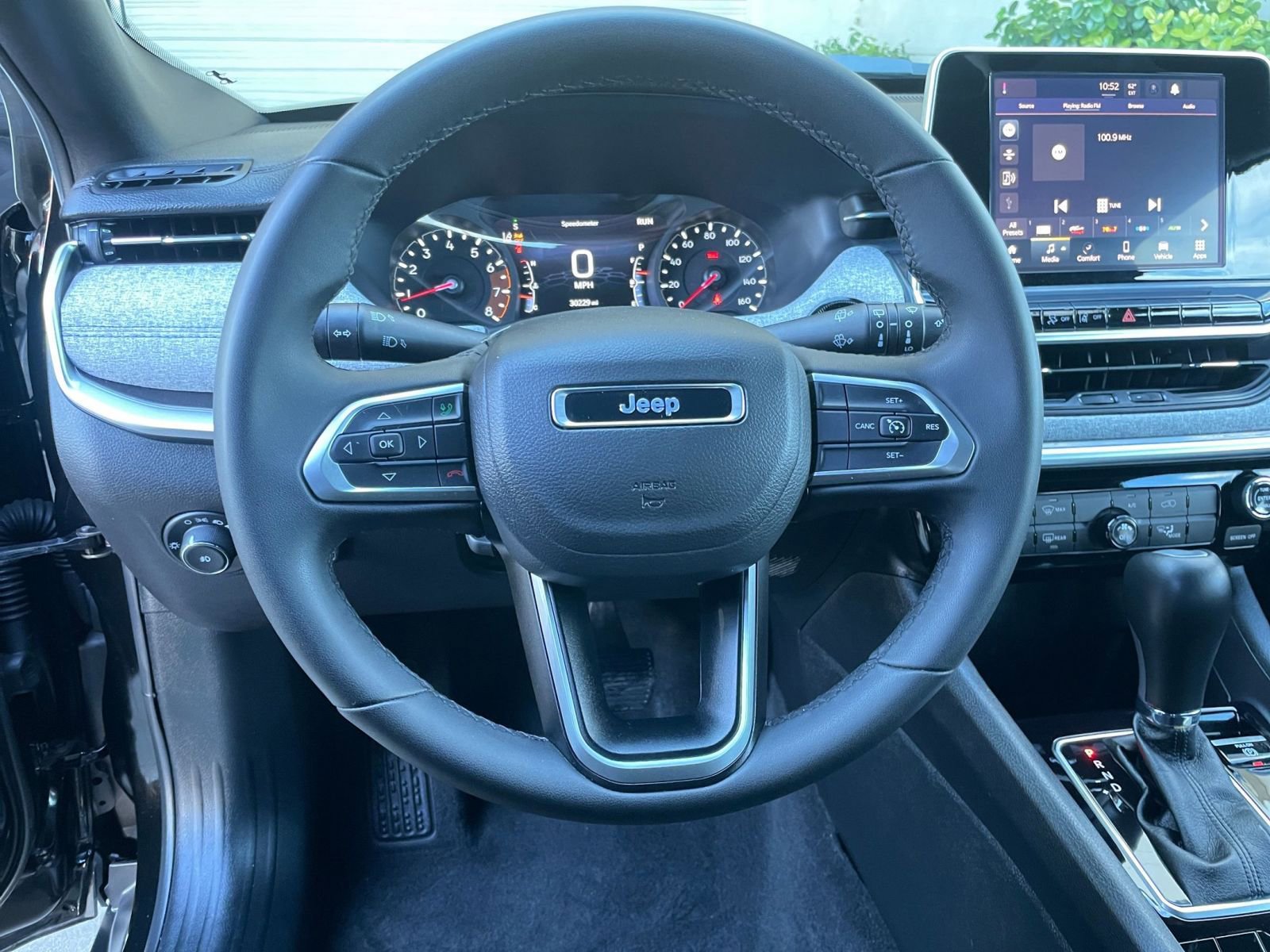 Used 2025 Jeep Compass Latitude image 28