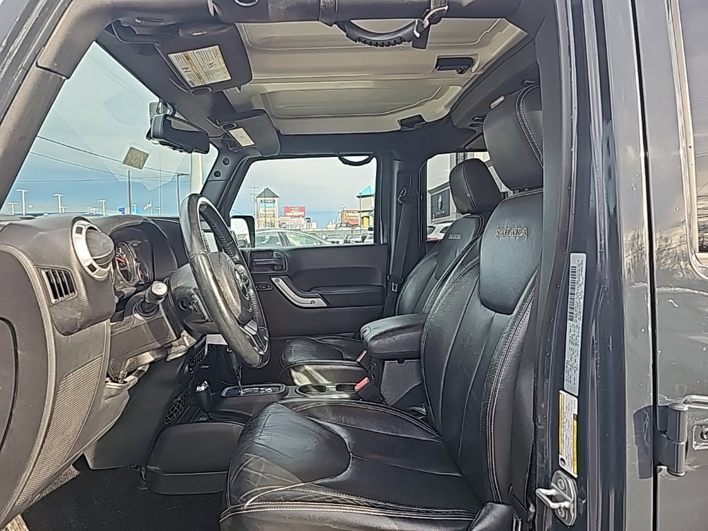 Used 2016 Jeep Wrangler Unlimited Sahara w/ Connectivity Group image 12