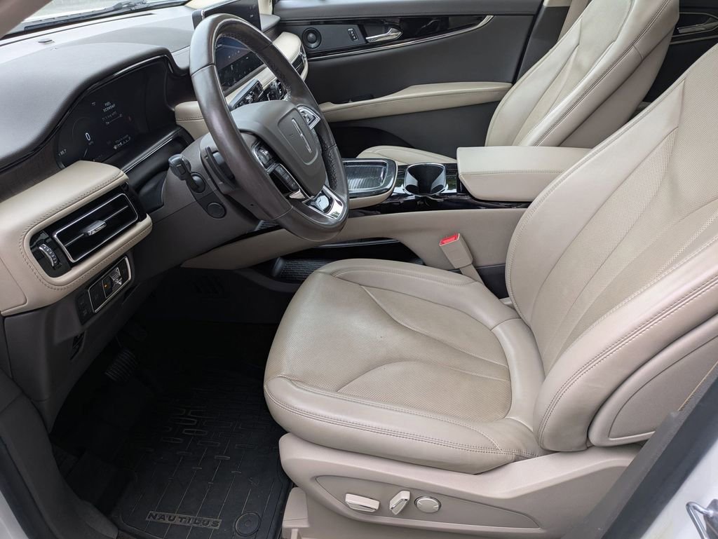 Used 2023 Lincoln Nautilus Reserve w/ Luxury Package image 13