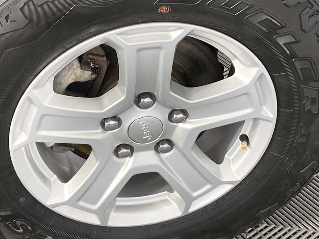 Used 2018 Jeep Wrangler Sport AWD/4WD image 26