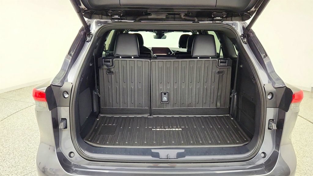 Used 2024 Toyota Highlander XSE AWD/4WD image 22