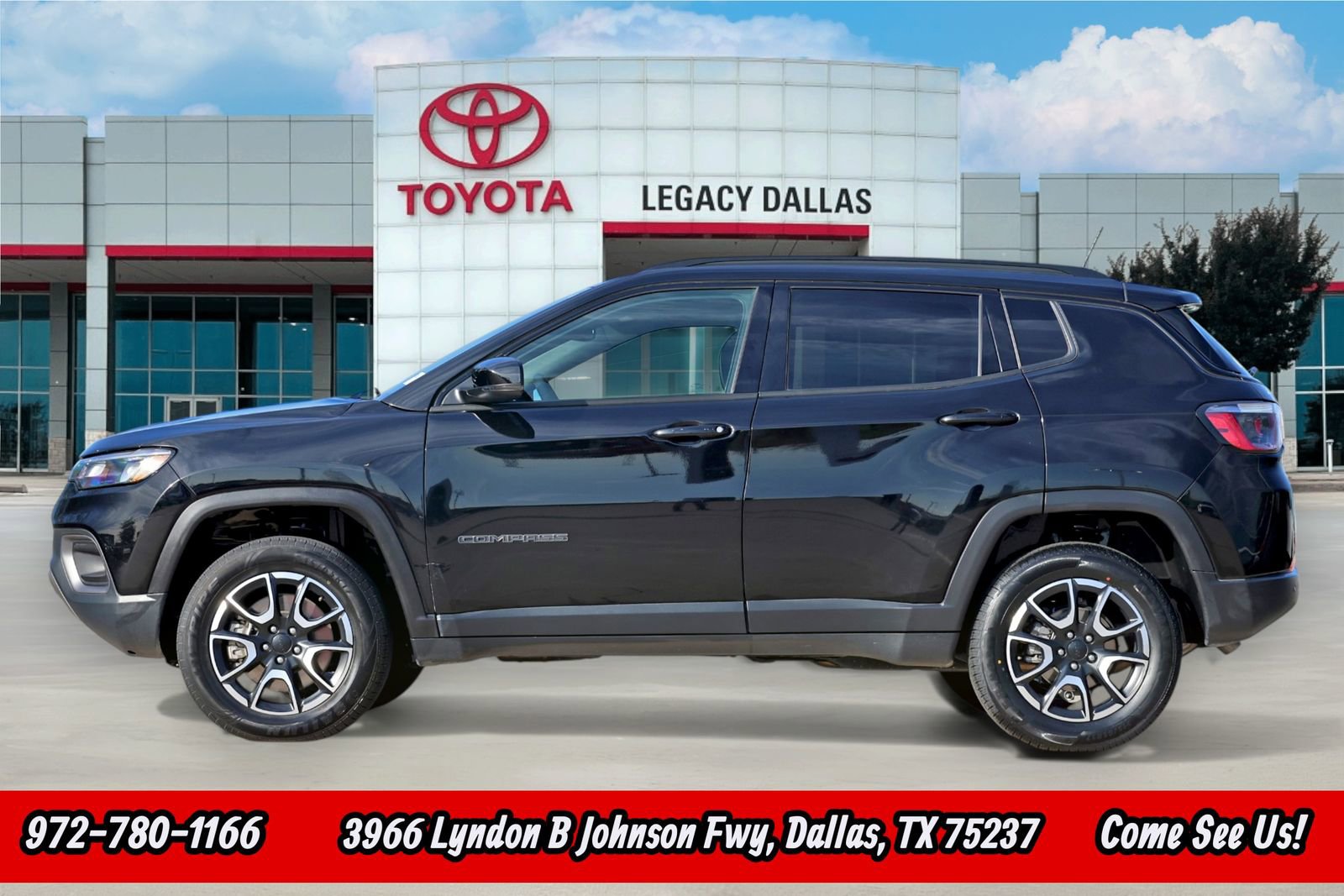 Used 2024 Jeep Compass Trailhawk image 6