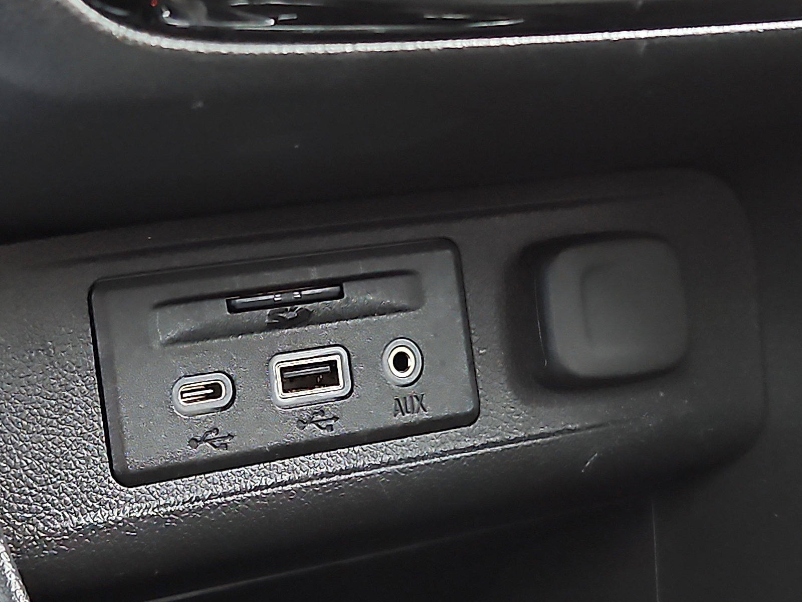 Certified 2021 Buick Encore GX Select w/ Advanced Technology Package image 24