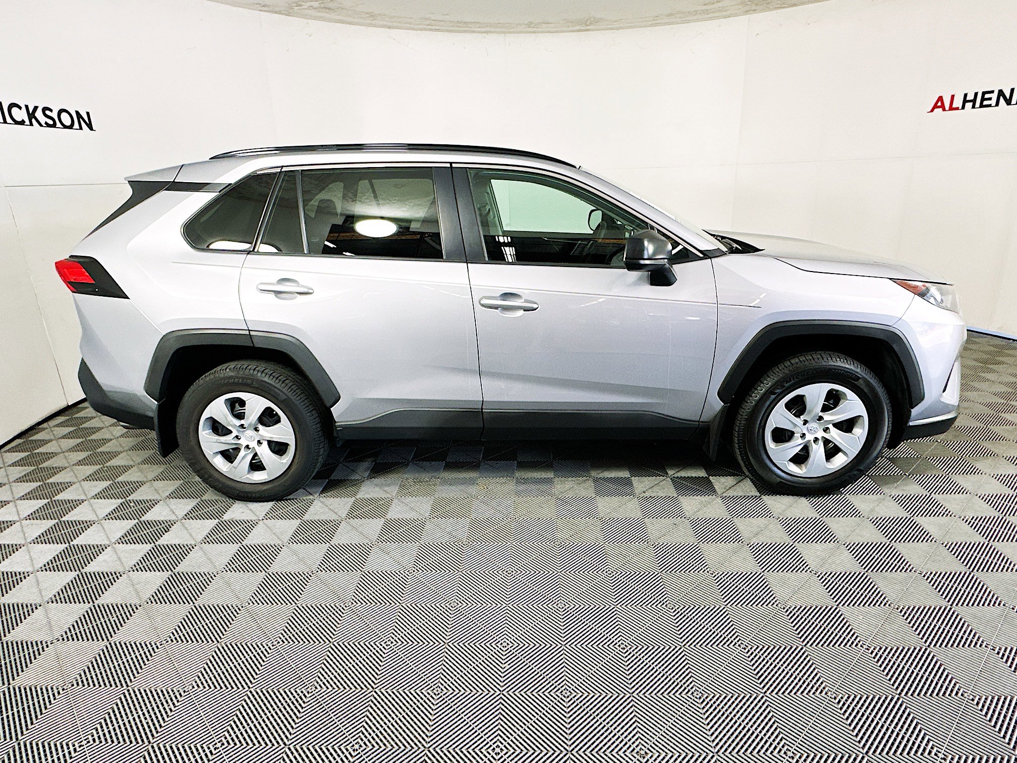 Used 2021 Toyota RAV4 LE image 2