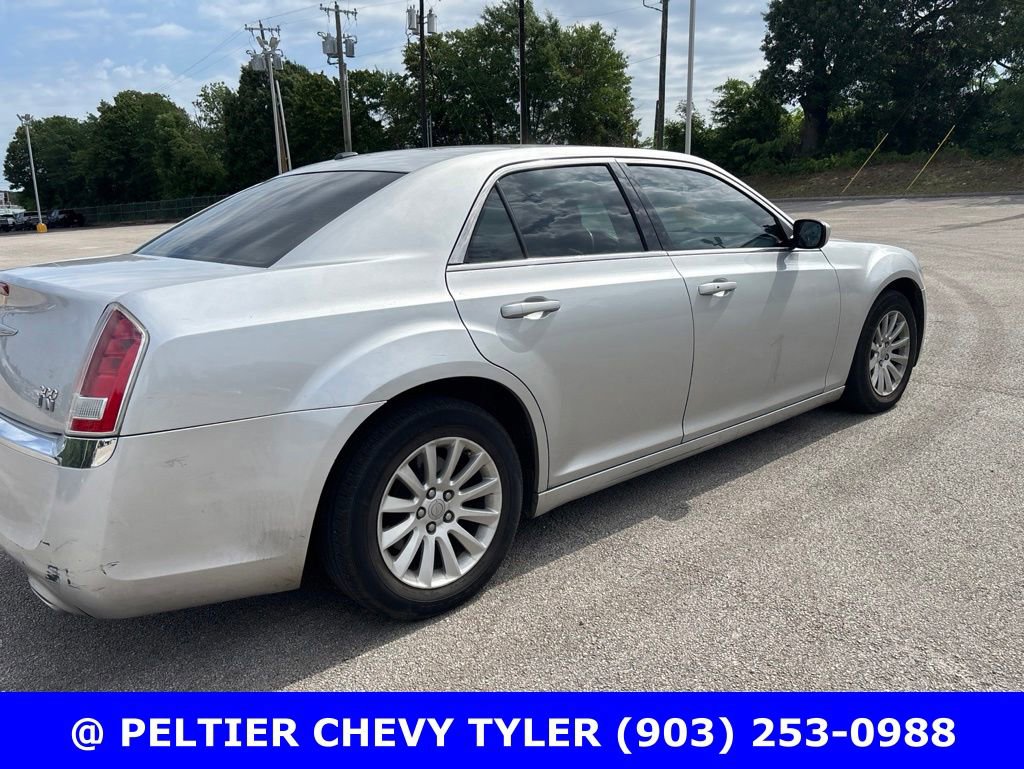 Used 2012 Chrysler 300 RWD image 6