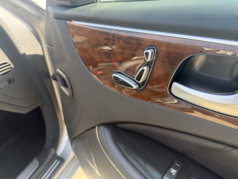 Used 2011 Hyundai Equus Signature RWD image 32