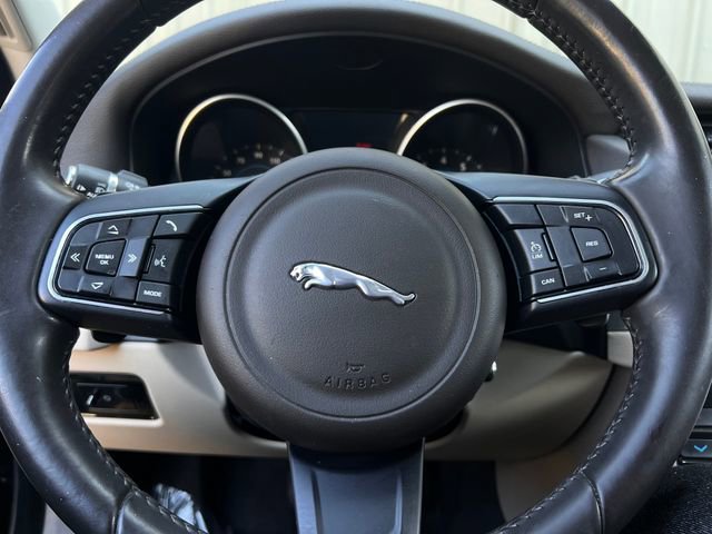 Used 2017 Jaguar XF Premium image 21