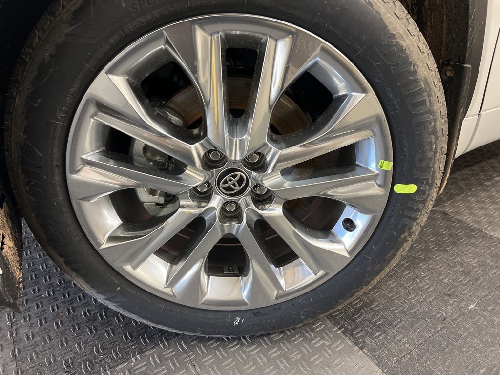 New 2026 Toyota Highlander Limited image 2