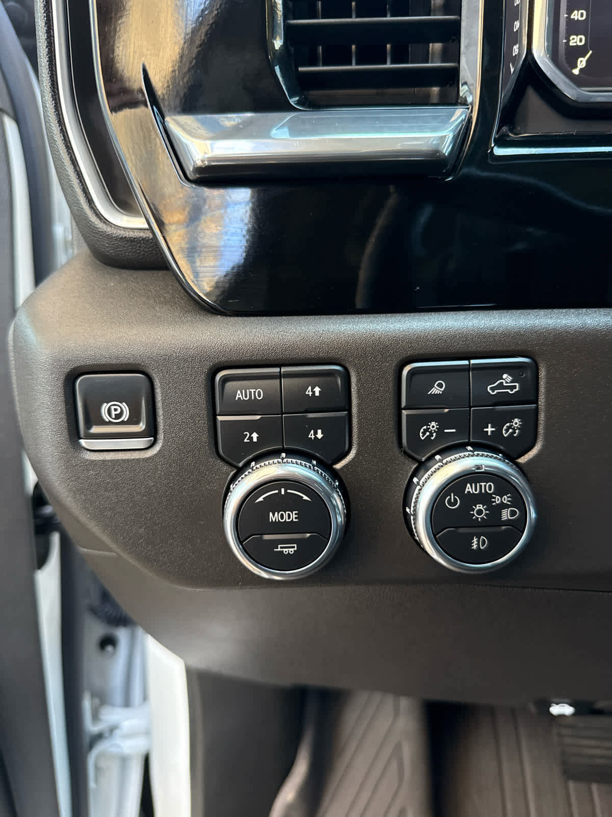 Used 2025 GMC Sierra 1500 SLT w/ SLT Premium Package image 19