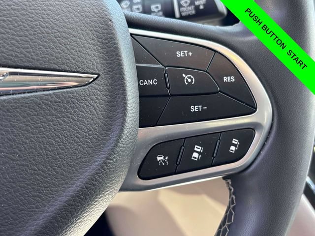 Used 2023 Chrysler Pacifica Touring-L FWD image 14