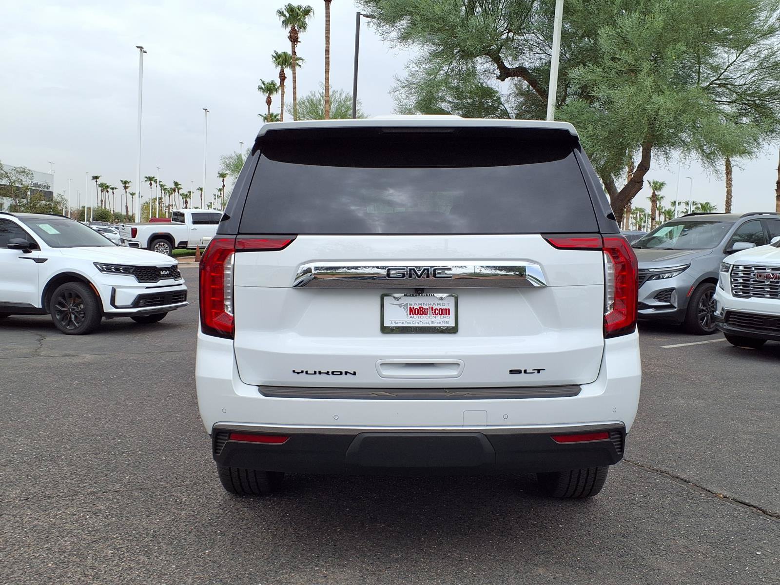 Used 2023 GMC Yukon XL SLT w/ SLT Premium Package AWD/4WD image 7