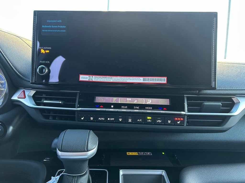 Used 2026 Toyota Sienna Platinum image 16