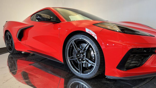 Used 2024 Chevrolet Corvette Stingray Premium Cpe w/ Z51 Performance Package RWD image 19