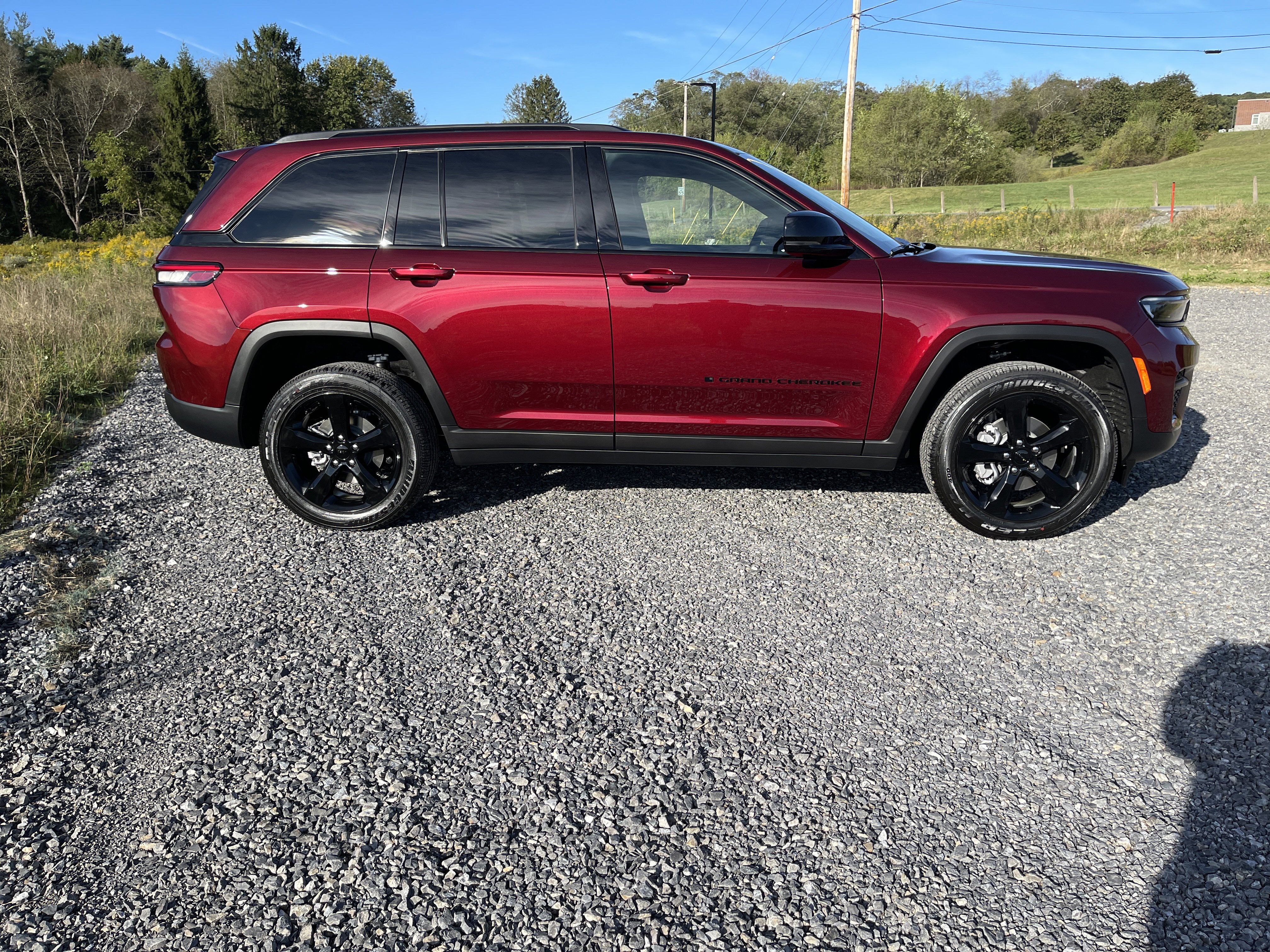 New 2025 Jeep Grand Cherokee Altitude image 5
