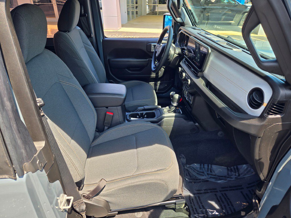 Used 2025 Jeep Wrangler Sport AWD/4WD image 7