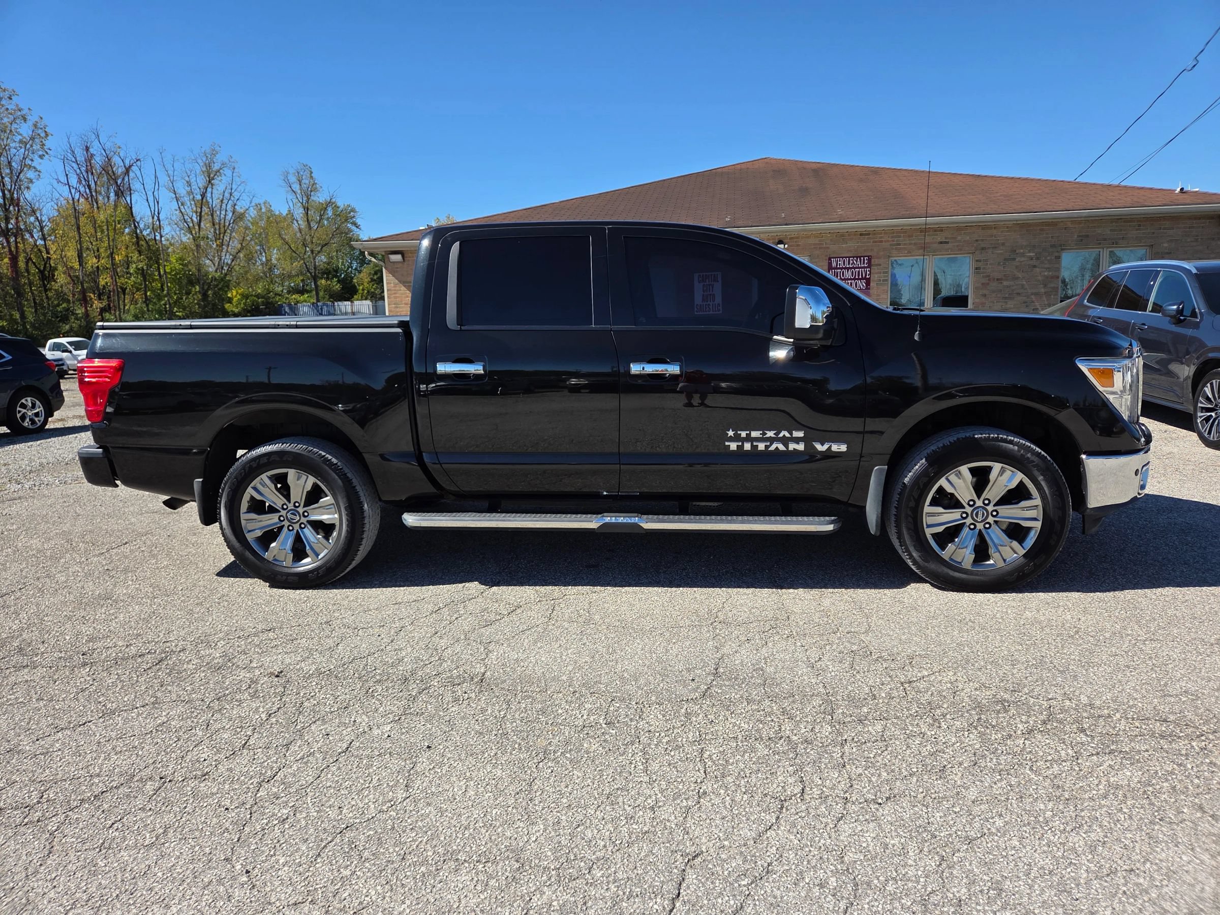 Used 2018 Nissan Titan SL w/ Texas Titan Edition AWD/4WD image 3