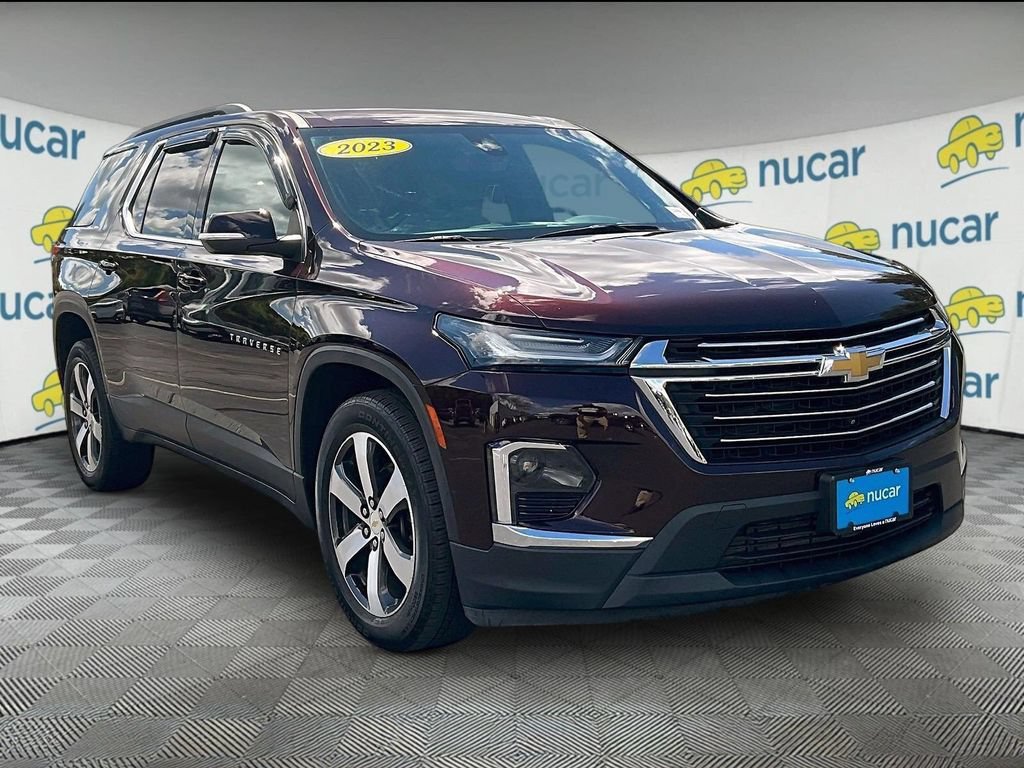 Used 2023 Chevrolet Traverse LT w/ LT Premium Package AWD/4WD image 1