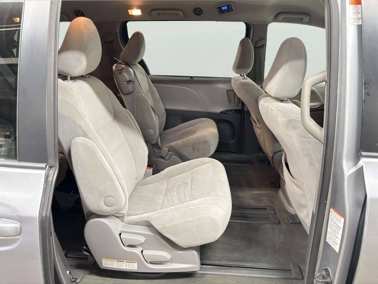 Used 2015 Toyota Sienna LE FWD image 19